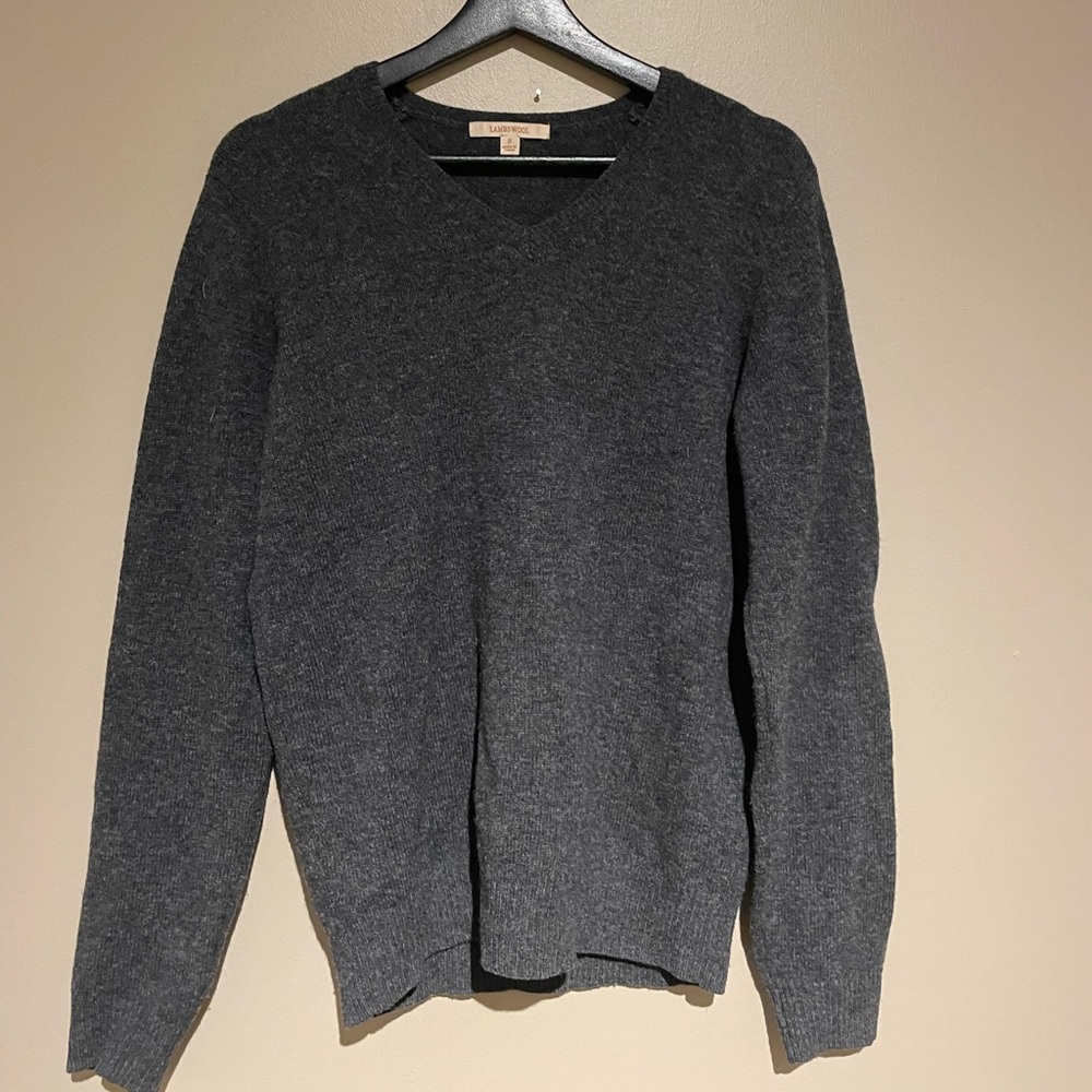 Uniqlo men’s lambswool sweater in grey